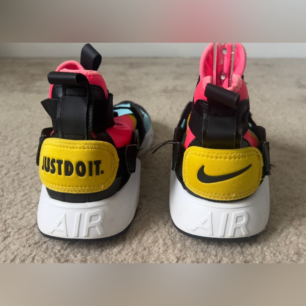 Nike Air Huarache City  - Size 9.5 - Picture 9 of 14